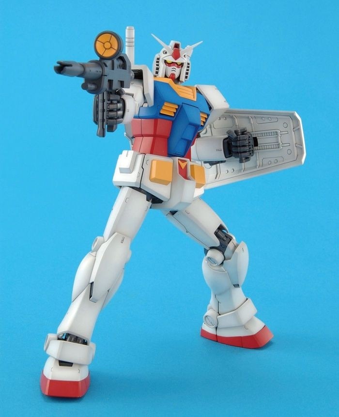 RX-78-2 Gundam (Ver 2.0) "Mobile Suit Gundam", Bandai MG (Gundam Model Kit)